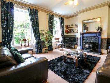 Log Cabin for 9 People in Alton Towers, Staffordshire, Photo 2