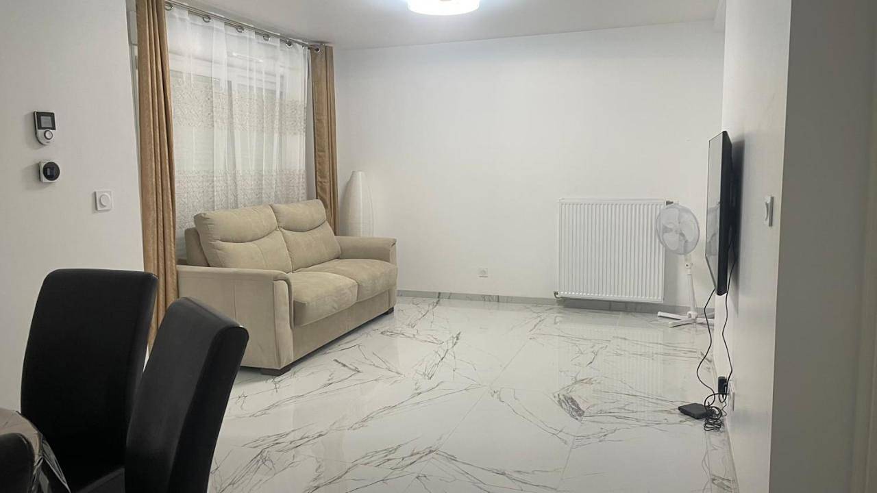 Maison individuelles pour 16 personnes in Lieusaint, Seine-et-Marne
