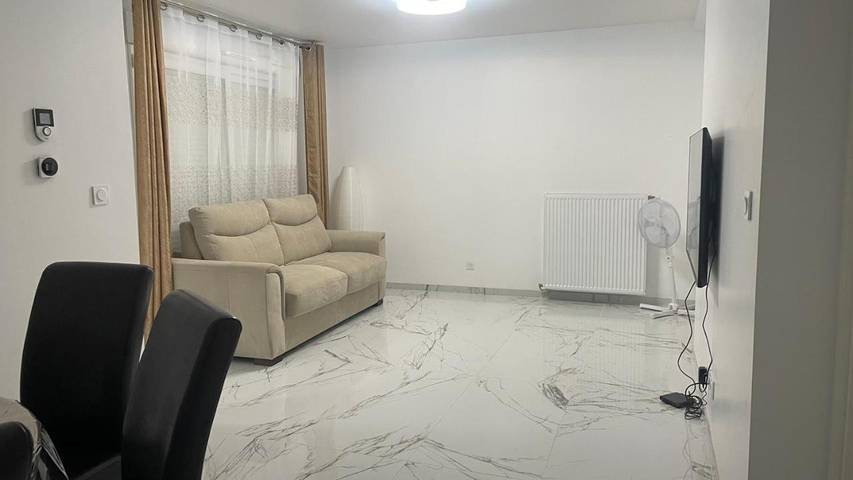 Location de vacances pour 14 personnes, avec vue à Lieusaint - 2