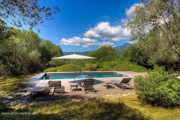 Casa de huéspedes para 4 personas, con vistas además de piscina y jardín - 1