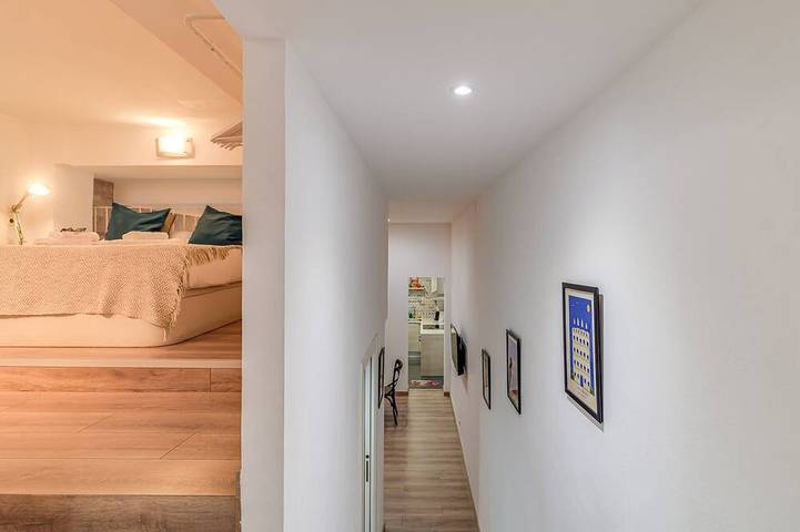 Entire apartment, Guestready - Charming Studio with Patio in Gràcia in Barcelona Centre, Barcelona