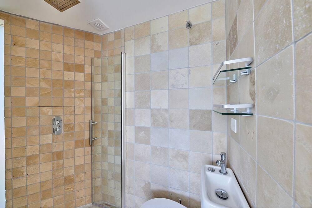Retraite romantique dans un moulin à vent du Xviiie siècle avec piscine, jacuzzi et vue panoramique in Coutures, Région de Langon