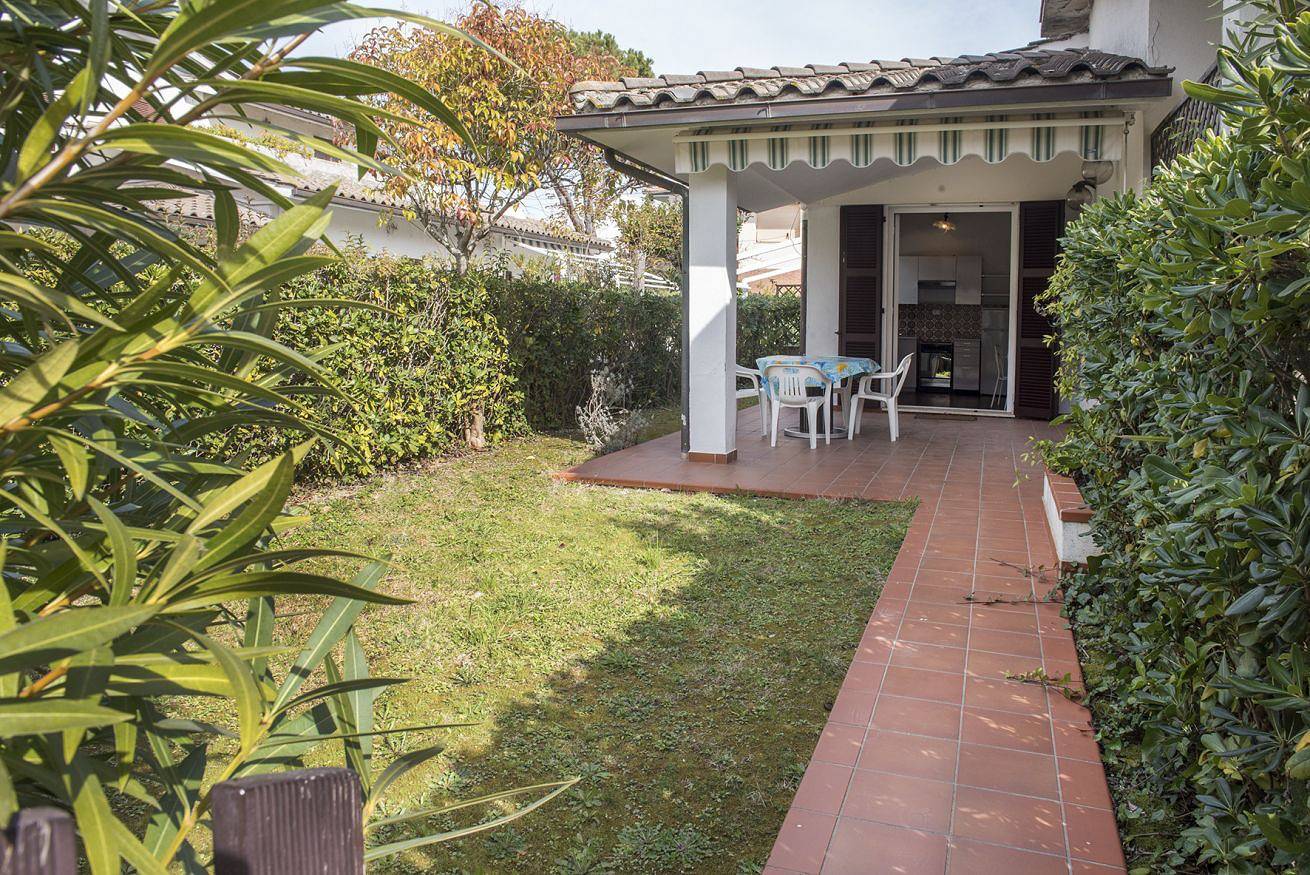 Entire apartment, M104 - Marcelli, villa with garden 200 meters from the sea in Marcelli, Riviera del Conero
