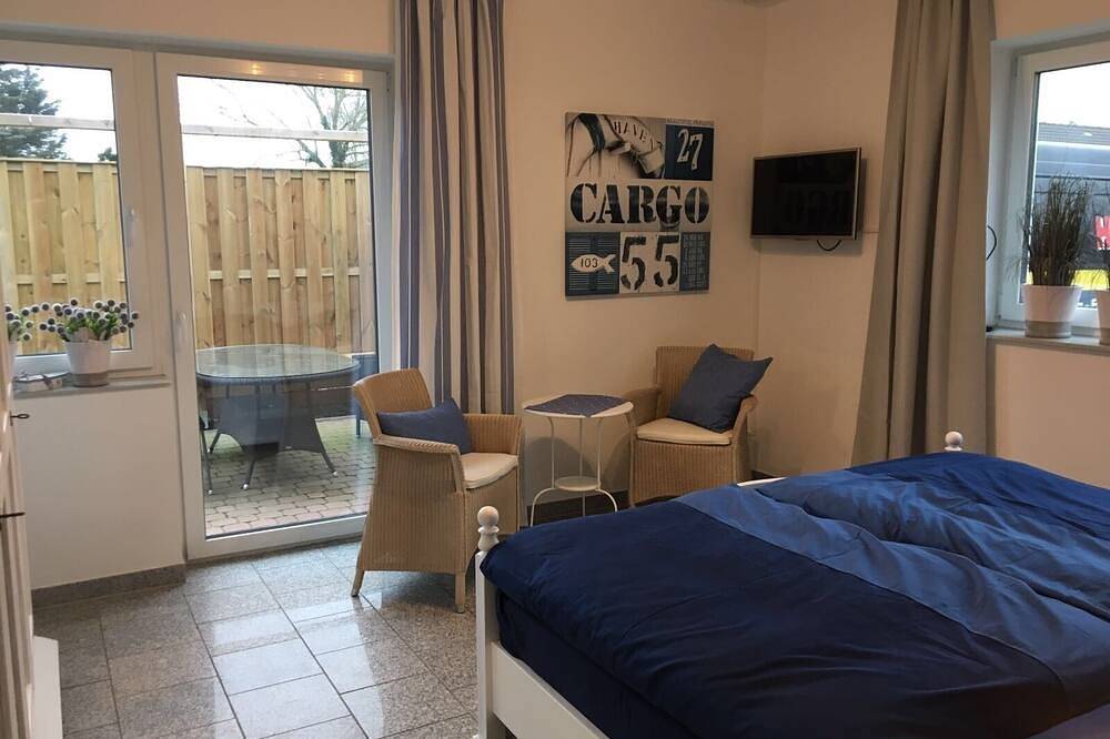 Ganze Wohnung, Ferienwohnung Hemmen „ Anna Sandbank“‘ modern, zentral, Ofen, Terrasse -4 Pers in Greetsiel, Krummhörn