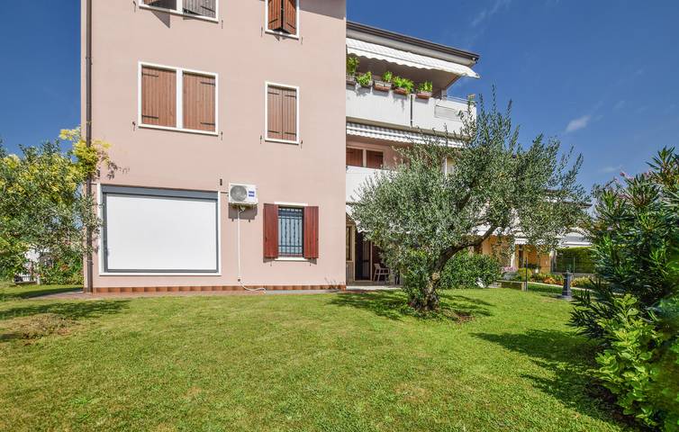 Appartamento intero, Appartamento al piano superiore con AC, WiFi, parcheggio - Vicino al centro città in Pescantina, Provincia di Verona