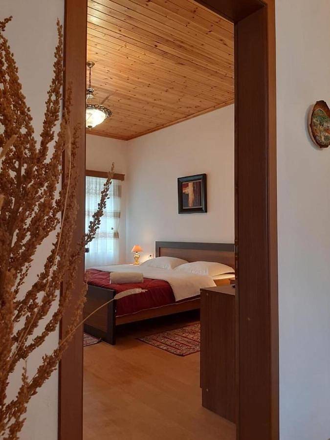 Chambre d’hôte pour 2 personnes, avec vue et jardin dans Gjirokastër - 2