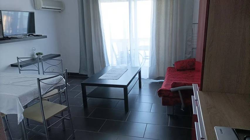 Gîte pour 5 personnes, avec terrasse à Novalja