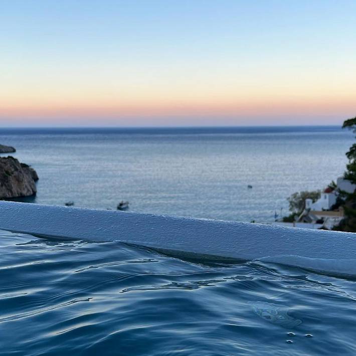 Location de vacances pour 2 personnes, avec piscine ainsi que vue et terrasse dans Karpathos - 4