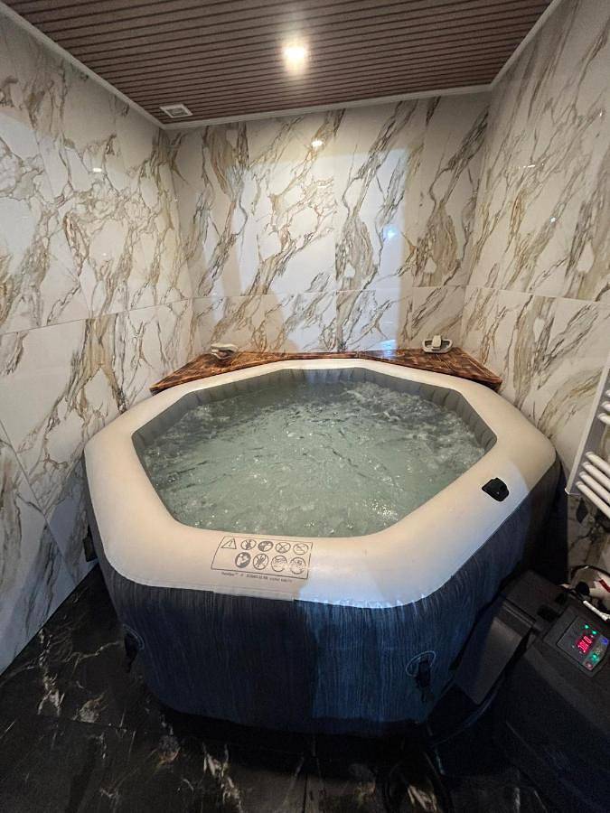 Location de vacances pour 9 personnes, avec Jacuzzi ainsi que Terrasse et Jardin dans Loffre