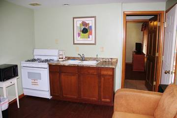 Log Cabin for 2 Guests in Williams Bay, Wisconsin, Picture 1