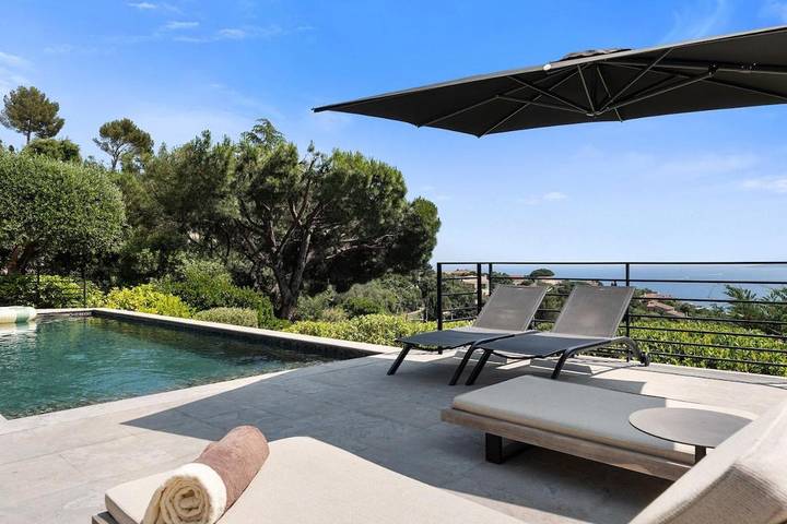 Villa pour 12 personnes, avec Balcon et Jacuzzi ainsi que Terrasse et Piscine à Allauch