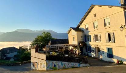 Hôtel pour 3 personnes, avec terrasse et vue à Bilhères