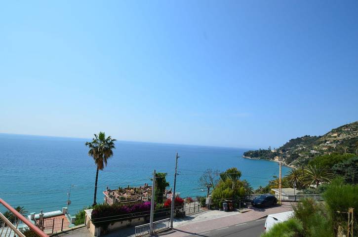 Ferienwohnung für 5 Personen, mit Balkon und Terrasse sowie Garten in Bordighera