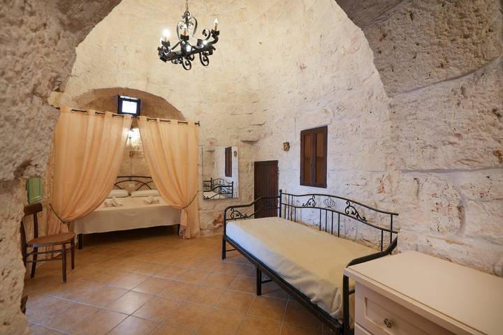 Casa Vacanze 'Trullo Luce Ostuni' con terrazza privata e Wi-Fi in Ostuni, Salento
