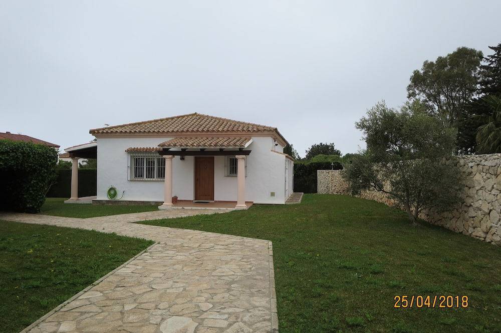 Comfortable holiday home Aura Maris in a quiet, beautiful garden in Conil de la Frontera, Costa de la Luz