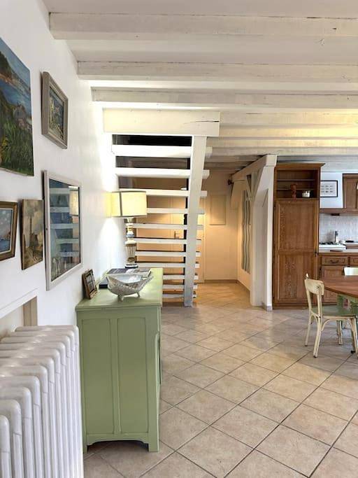 Appartement entier, Three-Bedroom Apartment in Valognes, Côte de la Déroute