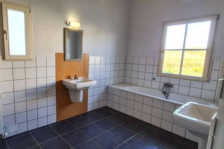 Location de vacances pour 6 personnes, avec terrasse ainsi que jardin et piscine à Lanzac - 4