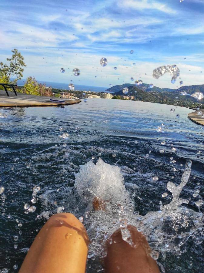 Location de vacances pour 8 personnes, avec piscine ainsi que jardin et vue dans Office De Tourisme Et Des Congres De Mandelieu - 3