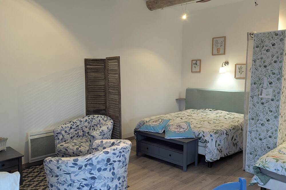 Geheel appartement, Landelijke gîte met zwembad in Cabrières-d'Avignon, Parc naturel régional du Luberon