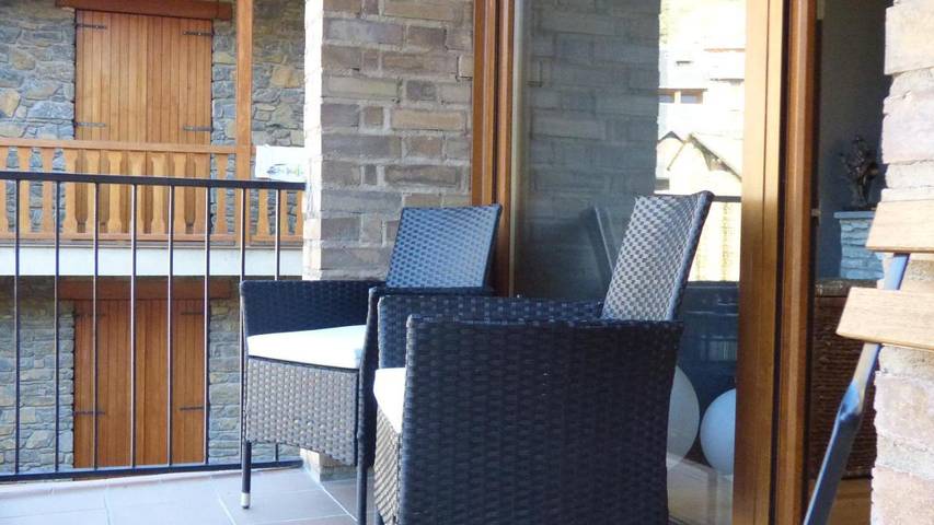 Gîte pour 6 personnes, avec vue et terrasse à Rialp - 3