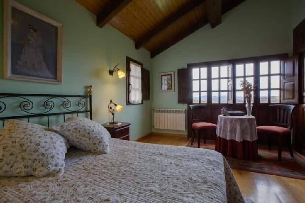 Casa La Cuesta full rural accommodation in Oviedo for 6 guests in Oviedo, Chaîne Cantabrique