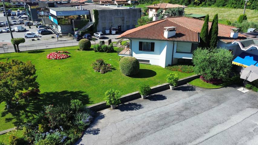 Villa für 8 Personen, mit Balkon und Terrasse sowie Garten in Gardasee-Lombardei - 2