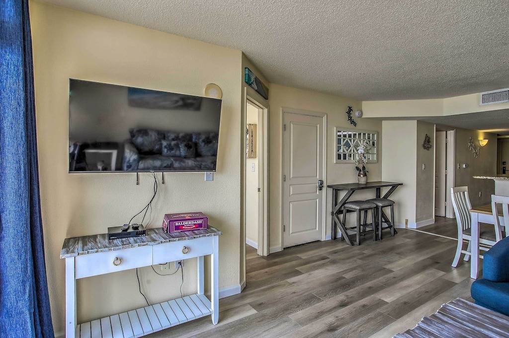 Ganze Wohnung, Bay Watch Condo w/ Oceanfront Balcony & Beach View in North Myrtle Beach, Grand Strand