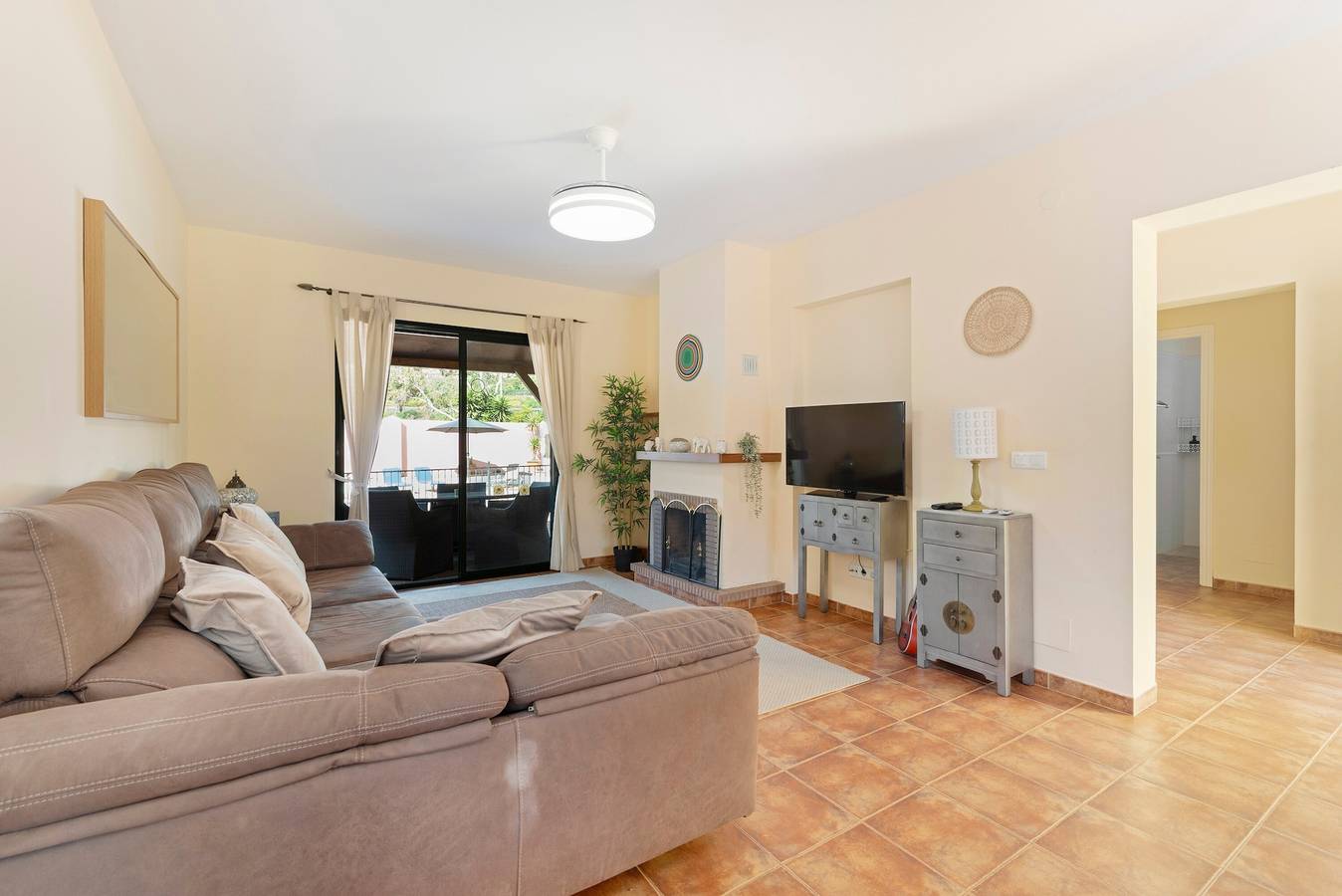 Villa « Casa Perez » : vue sur la montagne, piscine privée et Wi-Fi in Alcaucín, Province de Málaga