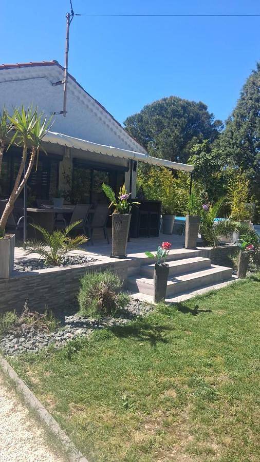 Location de vacances pour 7 personnes, avec jardin ainsi que vue et piscine, animaux acceptés à Laudun-l'Ardoise - 2