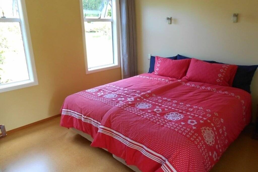 Entspannen Sie sich in einer Lodge Moonshine 2 Bedroom Cottage: Nutztiere, Pool, Bio-Obstgarten! in Kerikeri, Northland