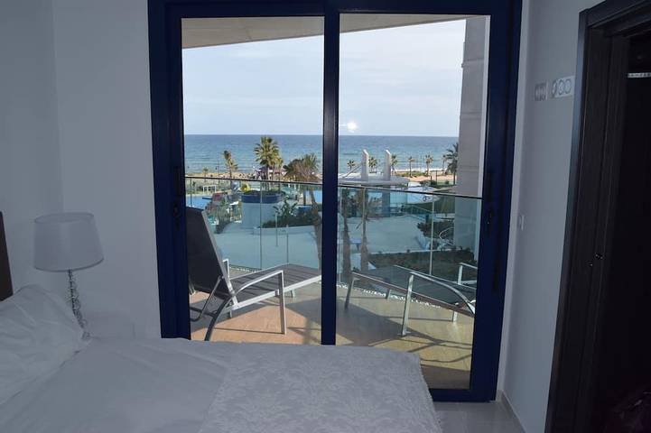 Appartement entier, Du plaisir pour toute la famille sur la plage ou la piscine à notre belle maison de vacances in Punta Prima (Alicante), Torrevieja