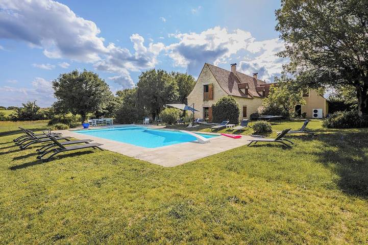 Location de vacances pour 11 personnes, avec terrasse et jardin à Calès (Midi-Pyrénées)