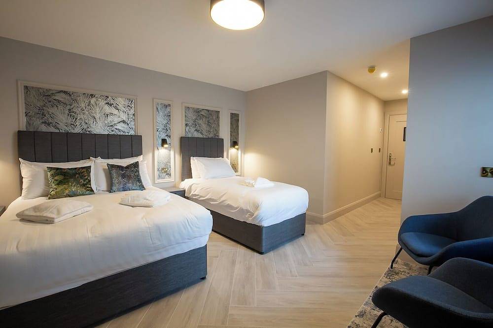 Luxury Large bedroom in the heart of Galway City in Eyre Square, Galway