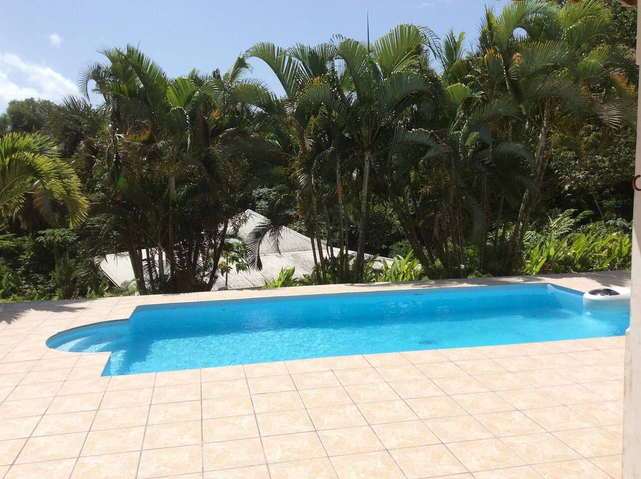 Encantadora Villa en Petit-Bourg con Piscina Privada y Jardín. in Petit-Bourg, Guadalupe