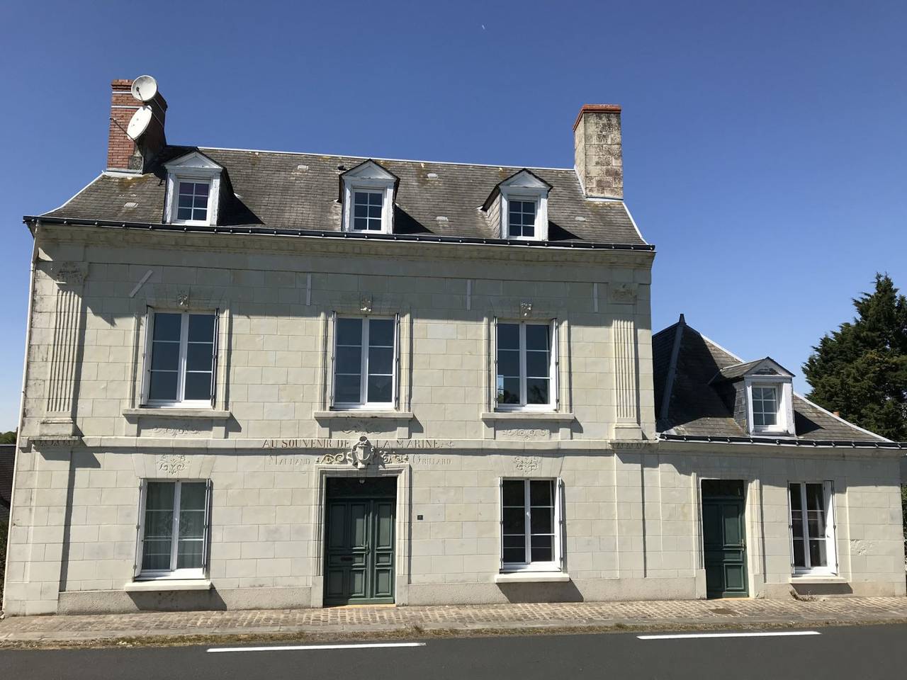 Jacuzzi vue sur Loire - maison d'hôtes L'Odyssée - Gite de l'île d'Eole in La Chapelle-sur-Loire, Vallée de la Loire
