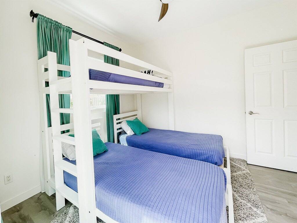 Secluded Sands ~ 7Br 4Ba Private Beach Access, A/C in Kawela Bay, North Shore (Oahu)