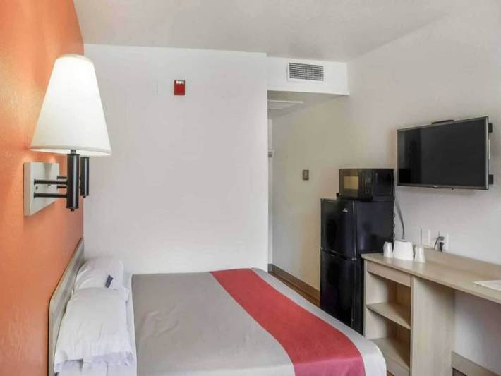 Ganze Wohnung, Ada-konformes Doppelbett | Ri-Dusche in Medford, Oregon