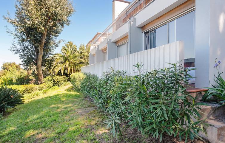 Location de vacances pour 8 personnes, avec terrasse ainsi que piscine et jardin, animaux acceptés à Vallauris - 2