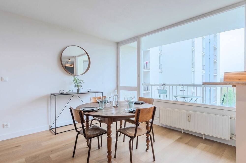 Entire apartment, Two bedrooms with balcony and parking in La Madeleine, Lille region