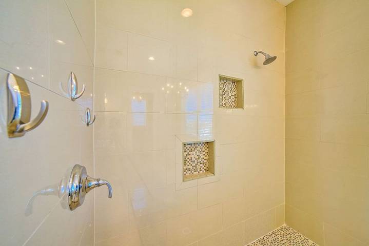 Vacation house for 18 people, with balcony and pool in Pensacola Beach