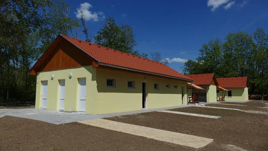 Camping für 8 Personen, mit Terrasse und Garten am Balaton