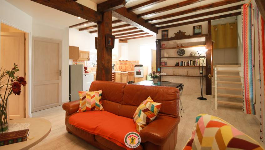 Gîte pour 4 personnes, avec Jacuzzi ainsi que Terrasse et Jardin