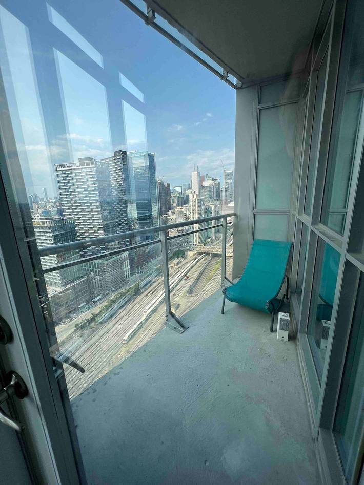 Apartamento vacacional entero, Estacionamiento subterráneo gratuito a 5 minutos de la Torre Cn in Toronto, Lago Ontario (Kanada)