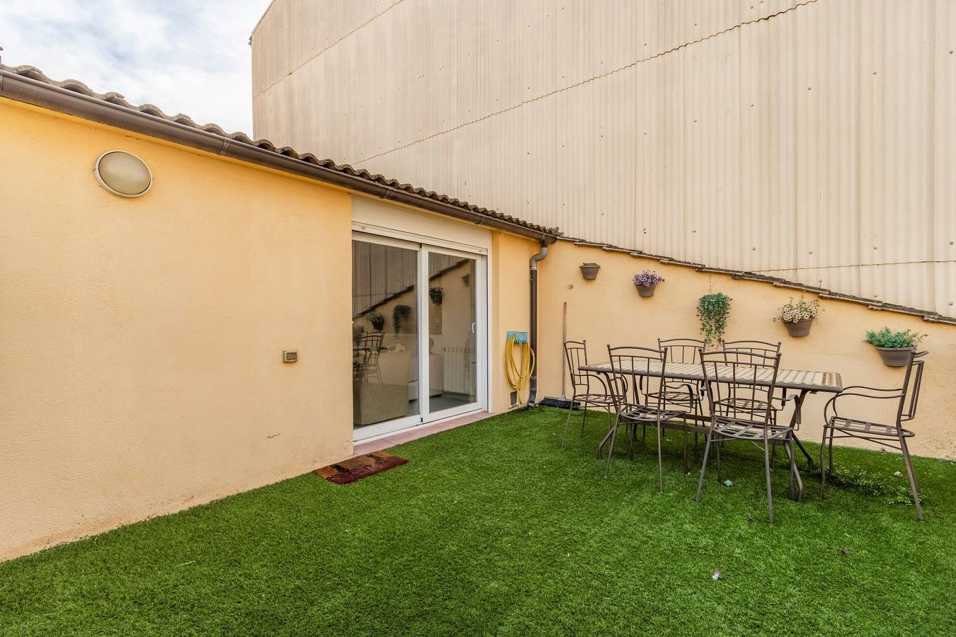 Ganze Wohnung, Ferienwohnung 'Tremp' mit Bergblick, Wi-Fi und Klimaanlage in Tremp, Spanische Pyrenäen