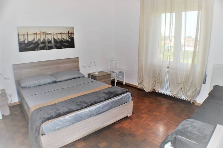 Ganze Wohnung, Gesamte Wohnung Casa Felice 9 Plätze Kostenloses Parken und kostenloses WLAN inklusive in Mestre, Venedig