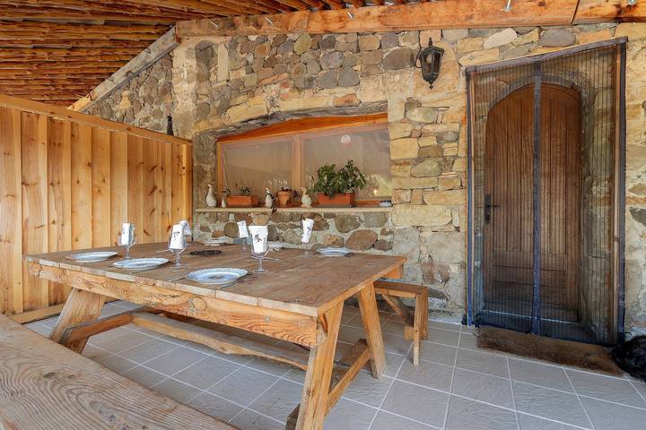 Gîtes De Saint Ribert 6 Pièces avec terrasse partagée et Wi-Fi in Région Castellane