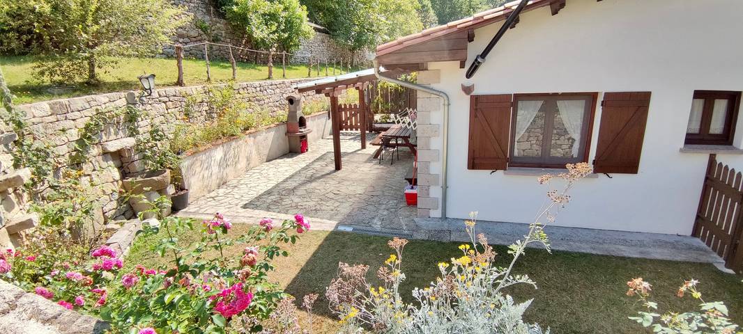 Apartamento para 8 personas, con Jardín en Poo de Cabrales
