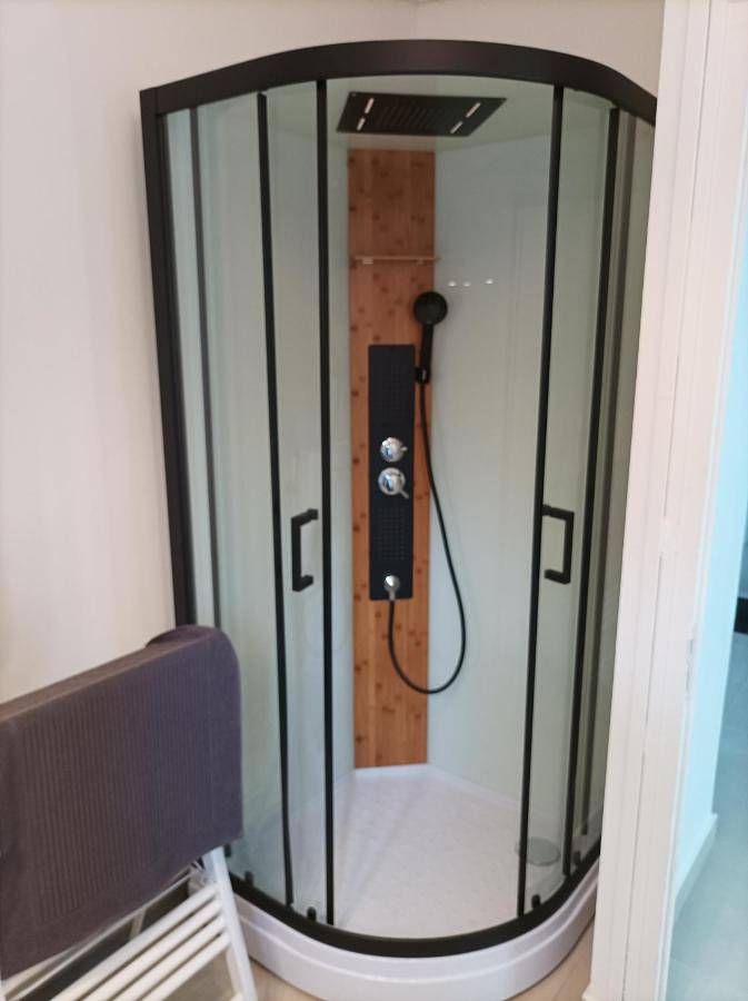 Gîte pour 6 personnes, avec vue à Salins-les-Bains - 4