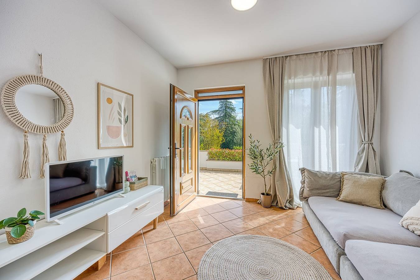 Ganze Wohnung, Two-Bedroom Giardino with Terrace in Poreč, Grad Poreč