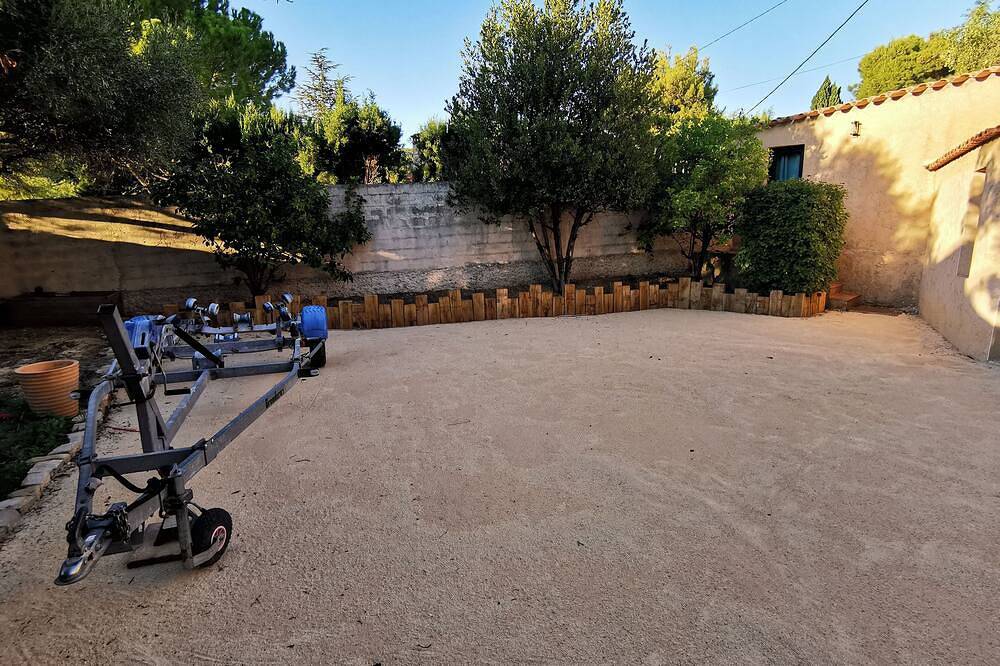 Outbuildings for rent in ceyreste / la ciotat in Ceyreste, Marseille region